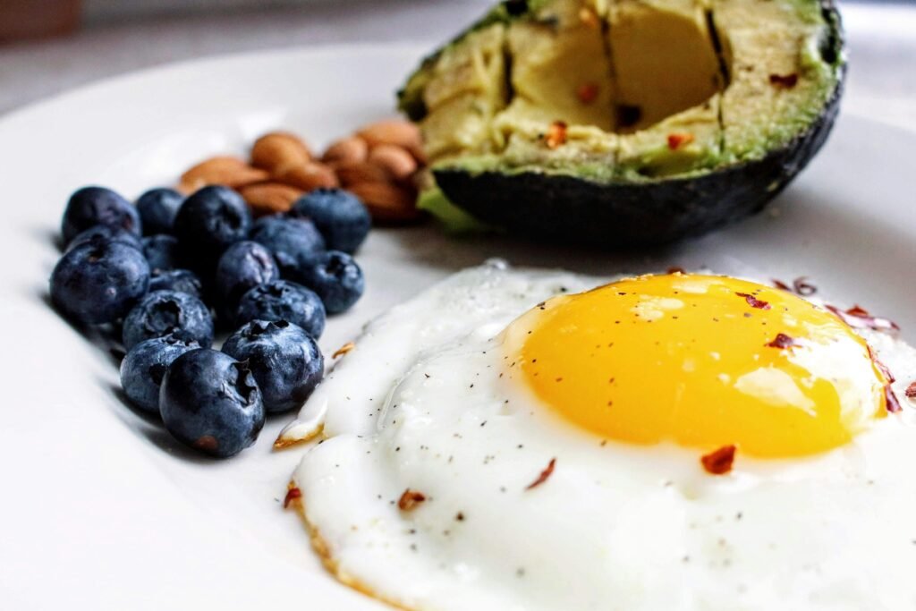 keto-snacks-ideas-avocado-eggs